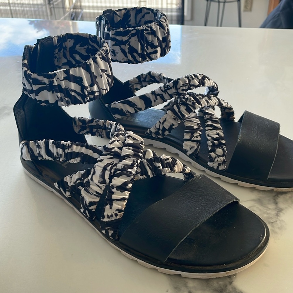 Sorels size 6.5 sandal